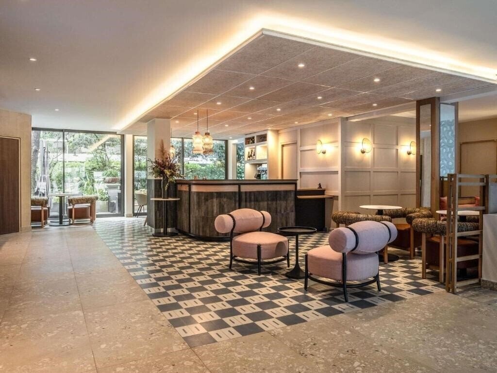 Готель Mercure Paris Boulogne Pont de Saint Cloud 4*
