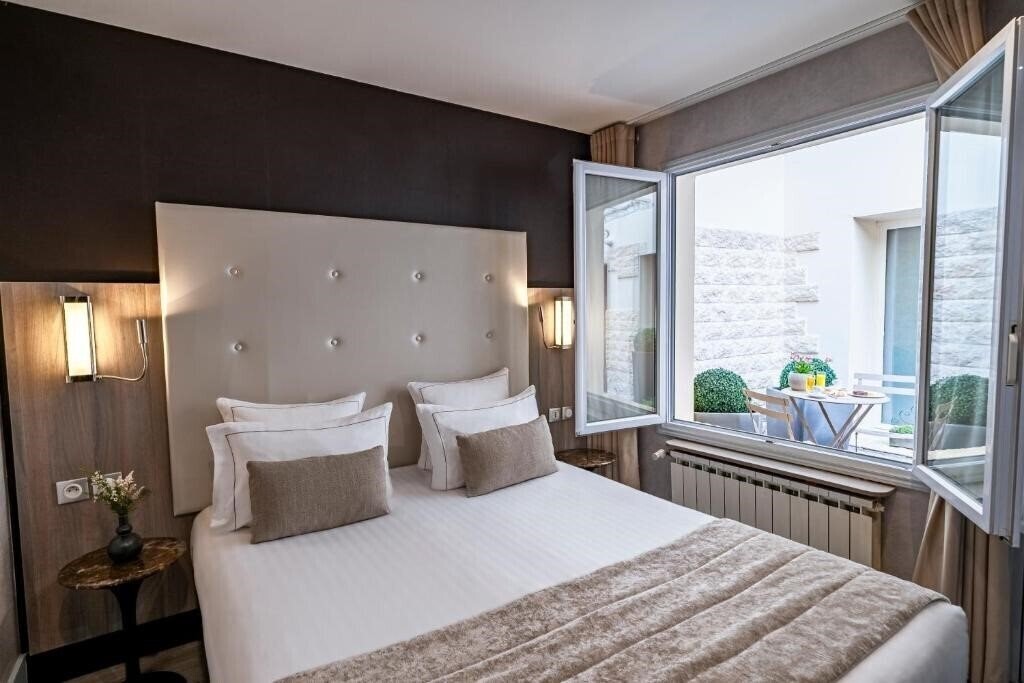 Отель Hotel de La Paix Tour Eiffel 3*