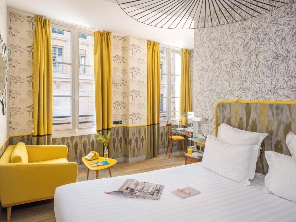 Отель Hotel Crayon Rouge 3*