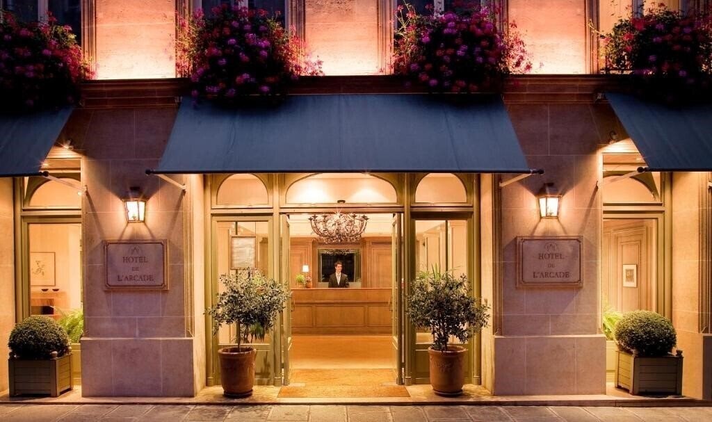 Готель Hotel de L'Arcade 3*