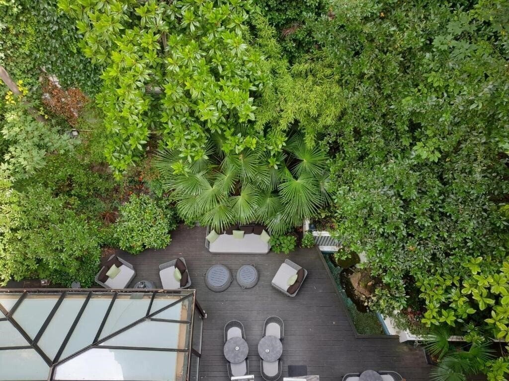 Отель Garden Elysee 4*