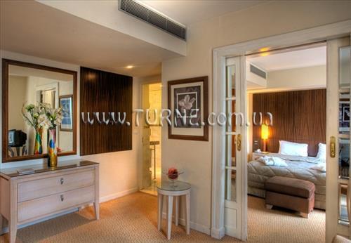 Отель Golden Tulip Le Pera 4*