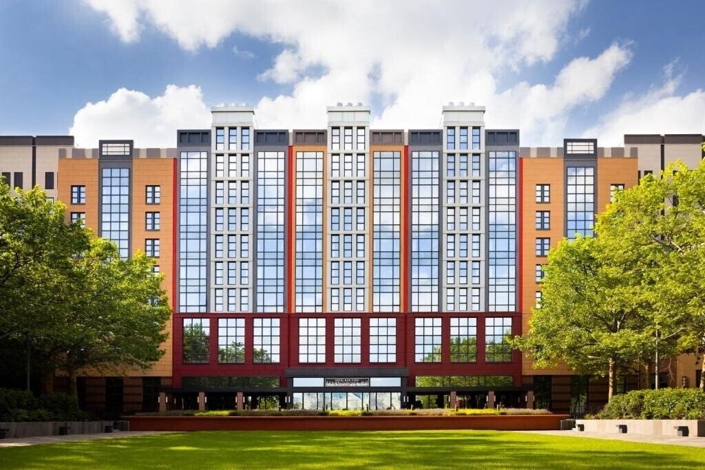 Готель Disney's Hotel New York 4*