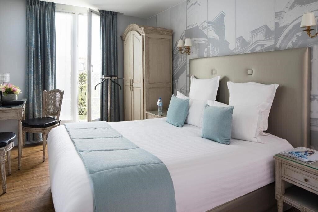 Отель Best Western Plaza Elysees 4*