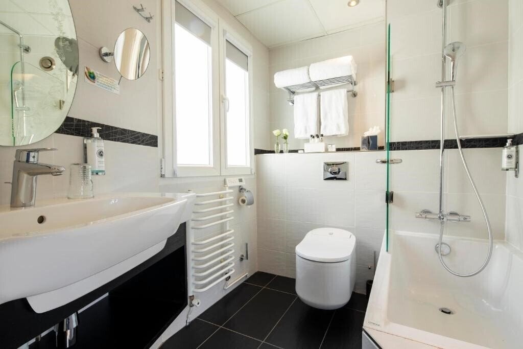 Картинка Best Western Plaza Elysees 4*