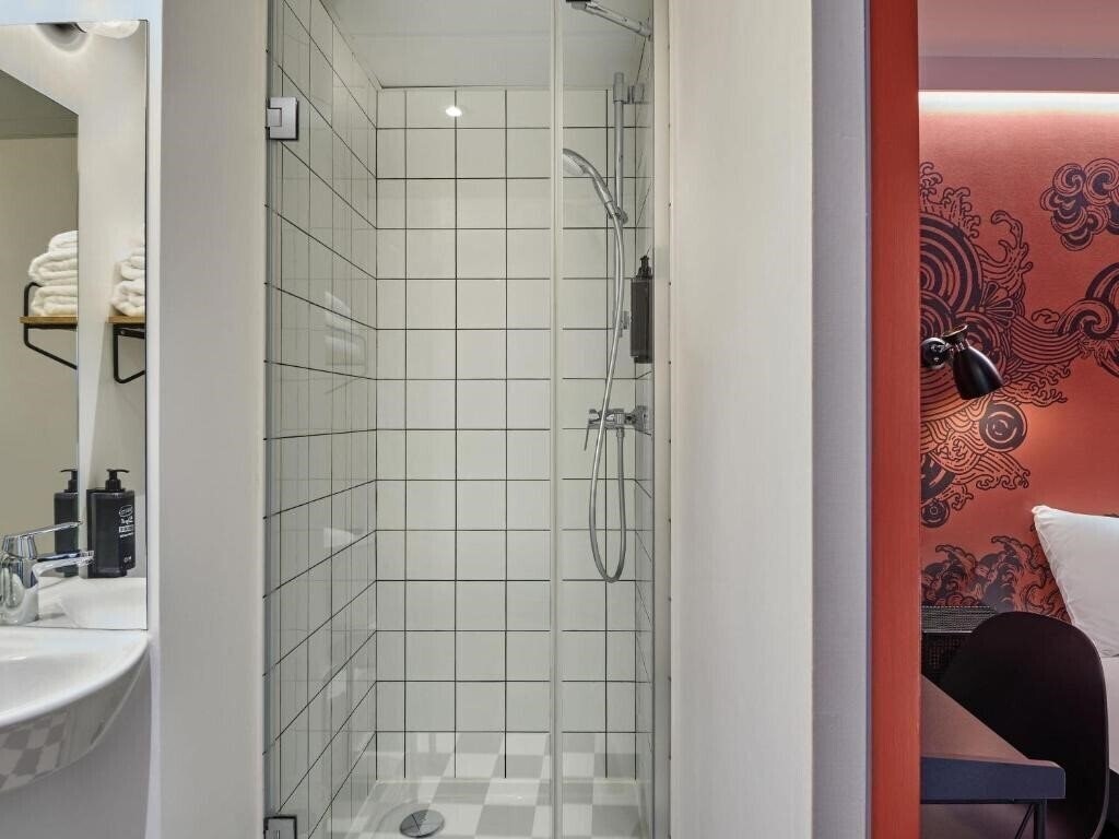 Фотографія Ibis Styles Paris Gare de l'Est Magenta 3*