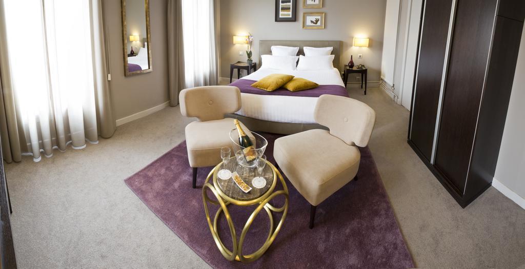 Готель Opera Frochot 3*