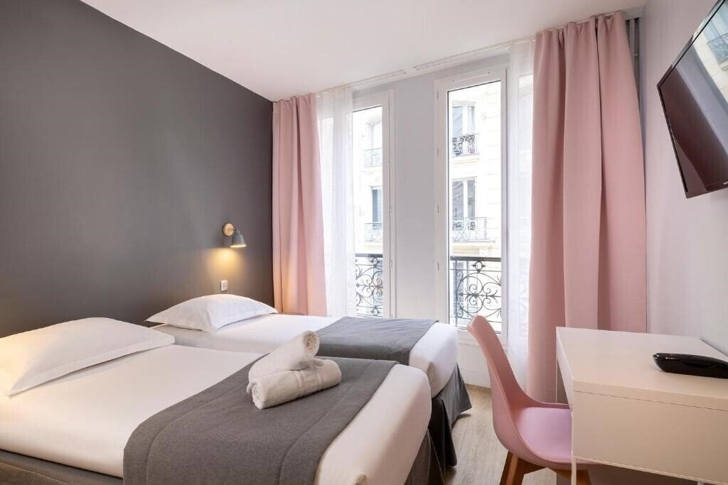 Фото Paris Legendre 2*