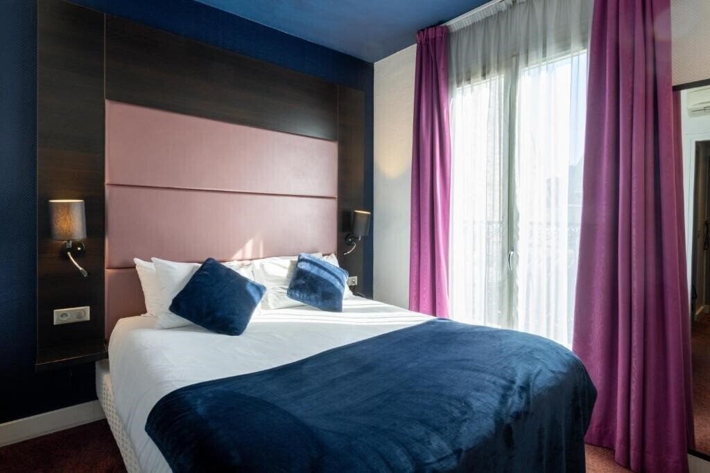 Фотография Accueil Hotel Paris Pigalle Montmartre 3*
