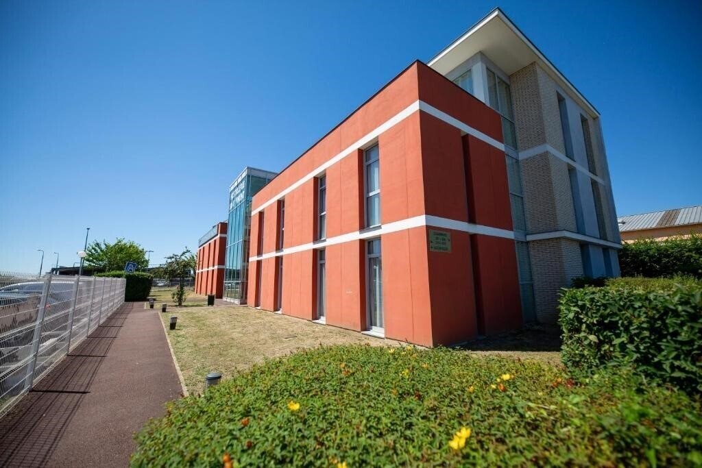 Готель Logis Hotel Hostellerie Saint Vincent 3*