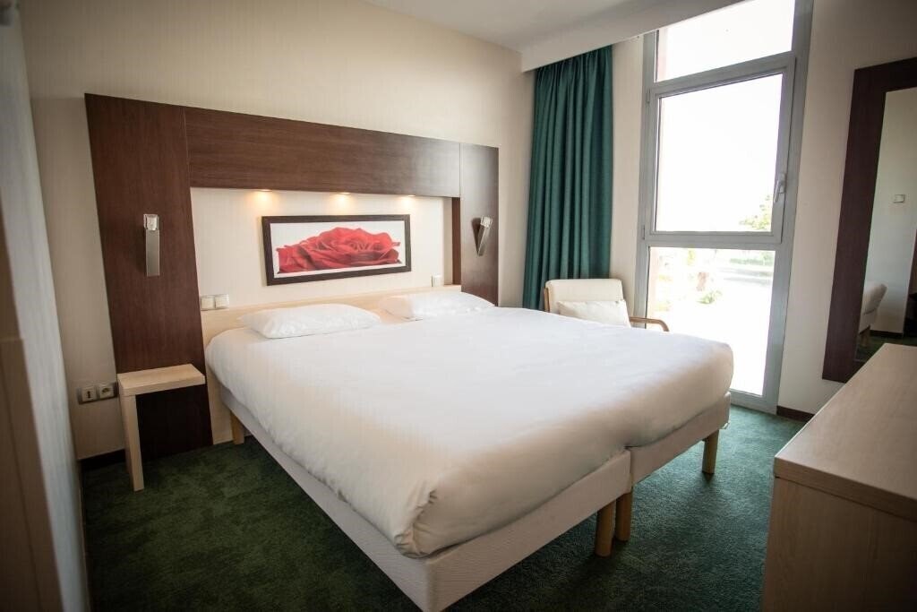 Фотографія Logis Hotel Hostellerie Saint Vincent 3*