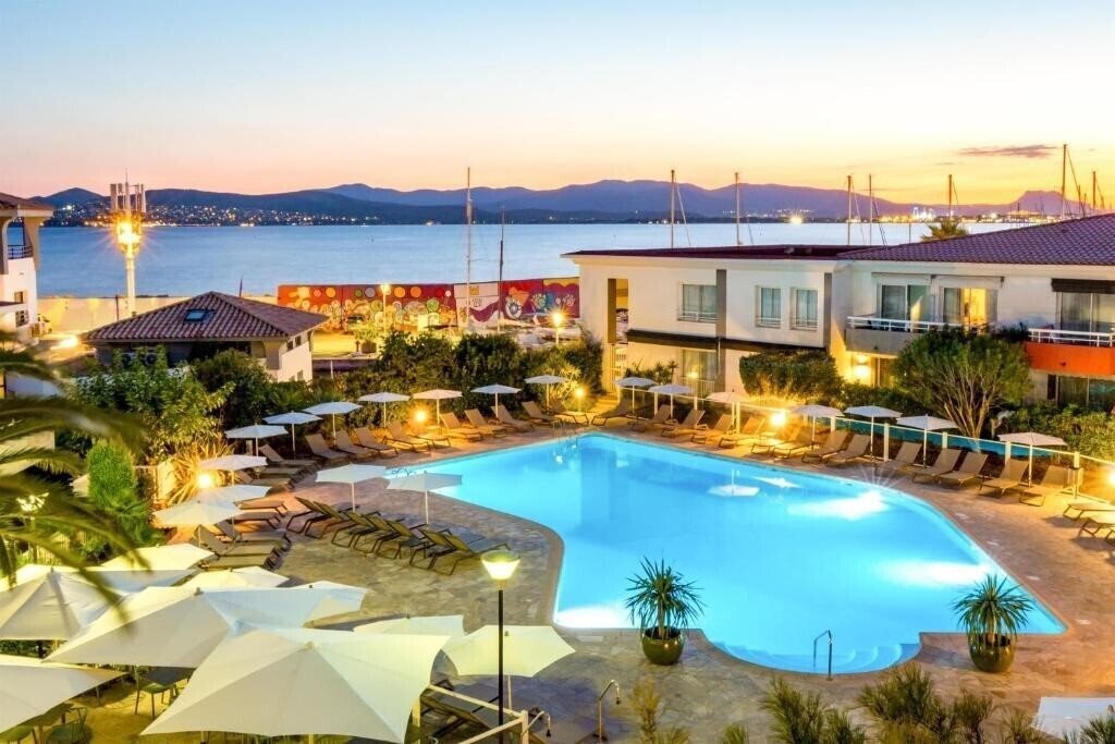 Готель Best Western Plus Hotel La Marina 4*