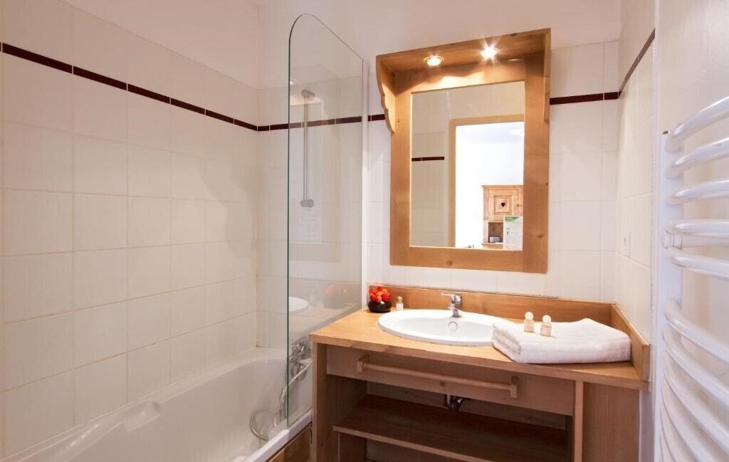 Фотографія Residence Odalys Rochebrune Le Vallon 4*