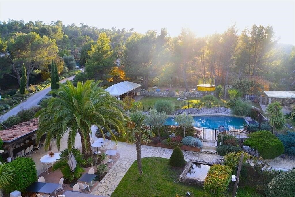 Готель Eze Hermitage 3*