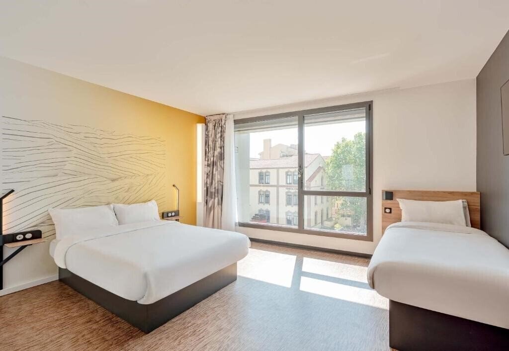 Фото B&B Hotel Toulon Centre Gare 3*