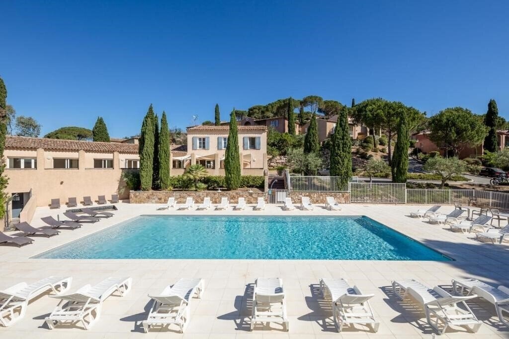 Готель Garden & City Les Bastides de Grimaud 3*