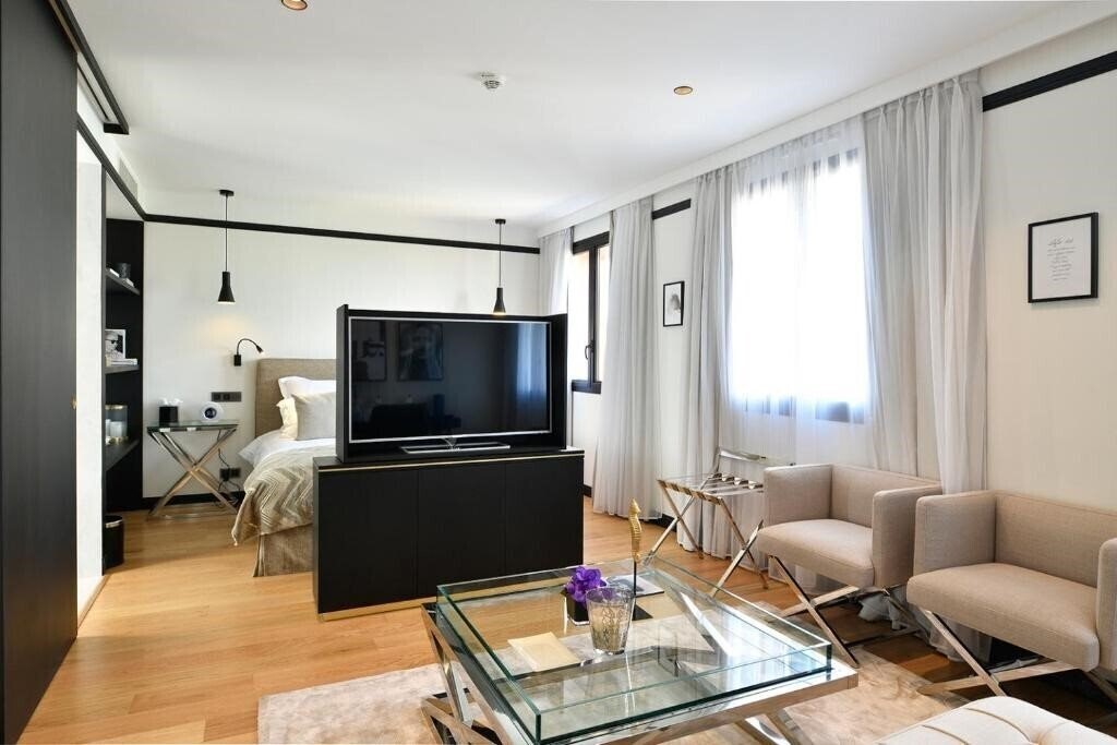 Фотография Le Touring Boutique Hotel (ex. Hotel Le Touring) 5*