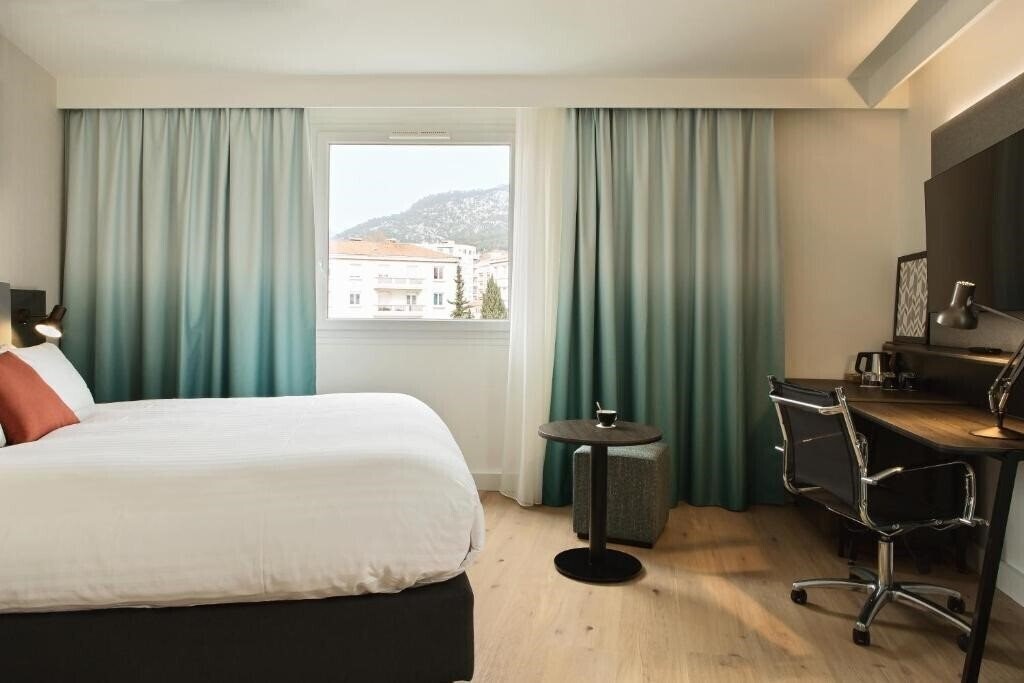 Картинка Holiday Inn Toulon City Centre, an IHG Hotel 4*