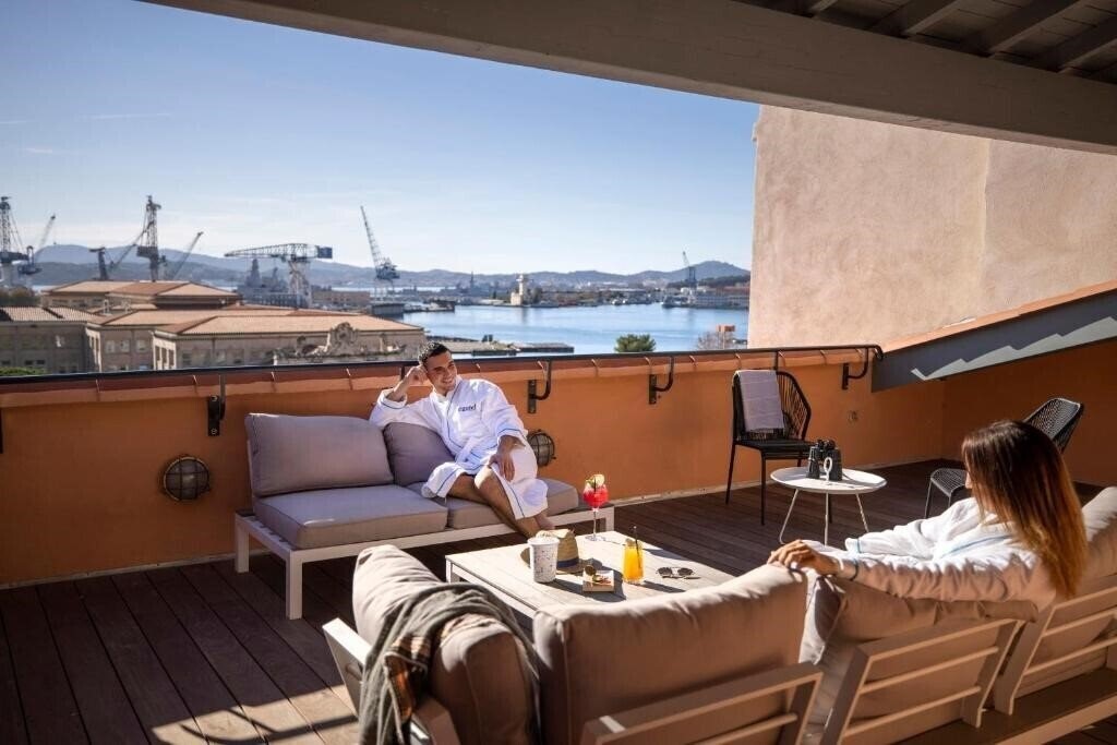 Фотографія L'Eautel Toulon Port 4*
