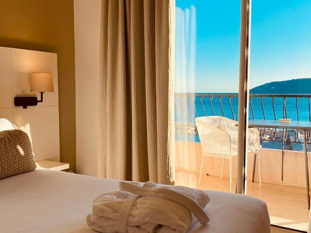 Отель Best Western Plus Hotel La Corniche 4*