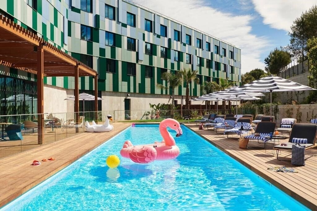 Готель Moxy Sophia Antipolis 3*