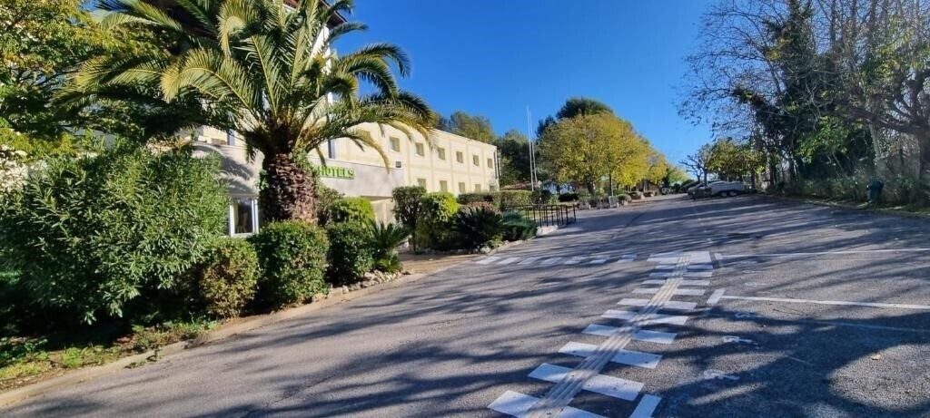 Готель B&B Hotel Cannes Mouans Sartoux 2*