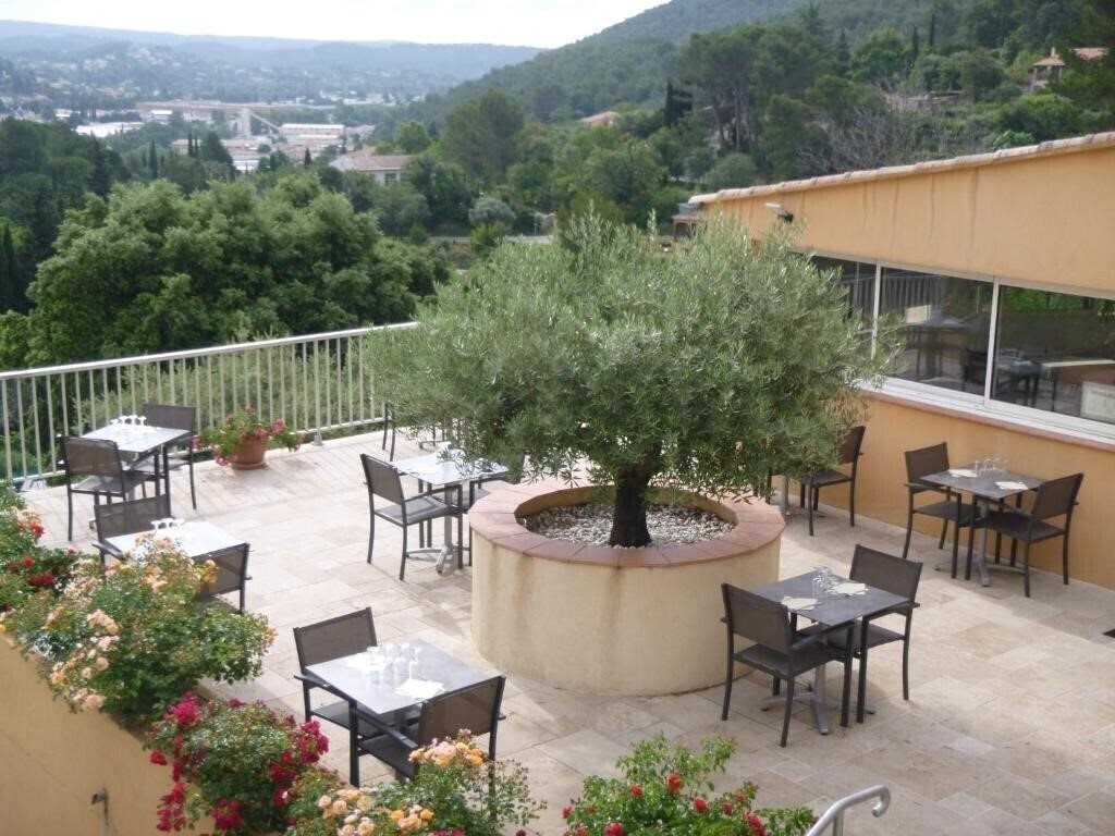 Изображение Logis Hotel le Col de l'Ange 2*