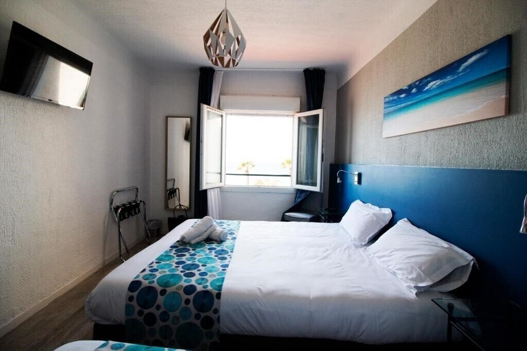 Готель Adonis Six Fours (ex. Bel Azur Hotel) 2*