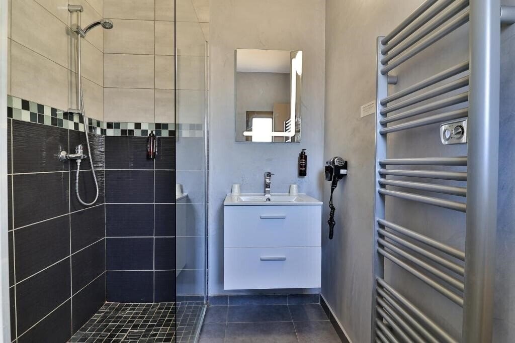 Фотографія Logis Hotel Perla Riviera 3*