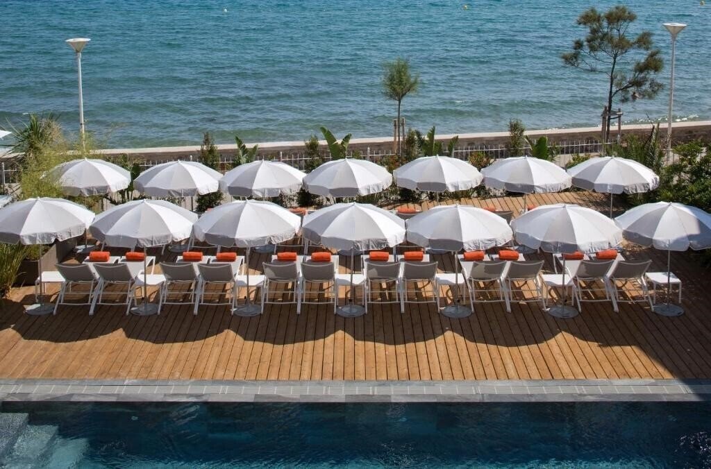 Фотографія Grand Hotel des Sablettes Plage, Curio Collection by Hilton 4*