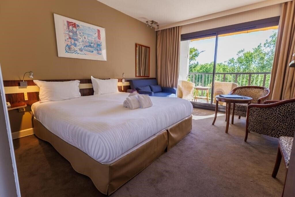 Фото Villa Borghese, The Originals Relais 3*