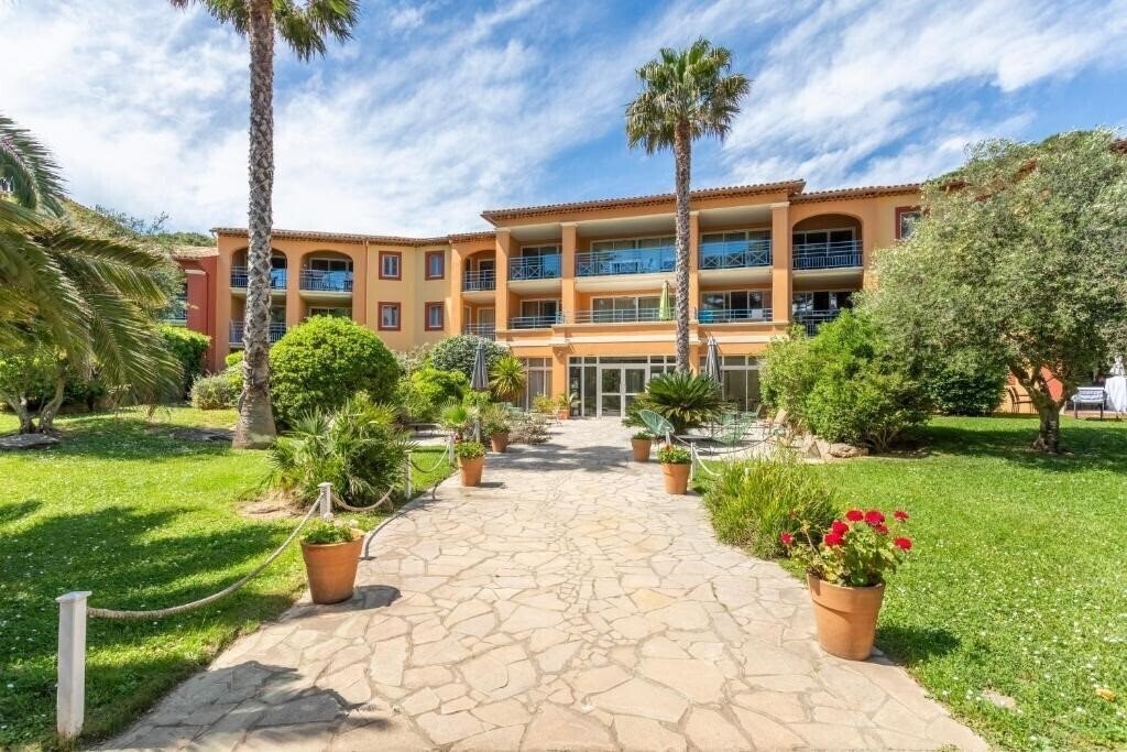 Готель Pierre & Vacances Residence La Pinede 3*