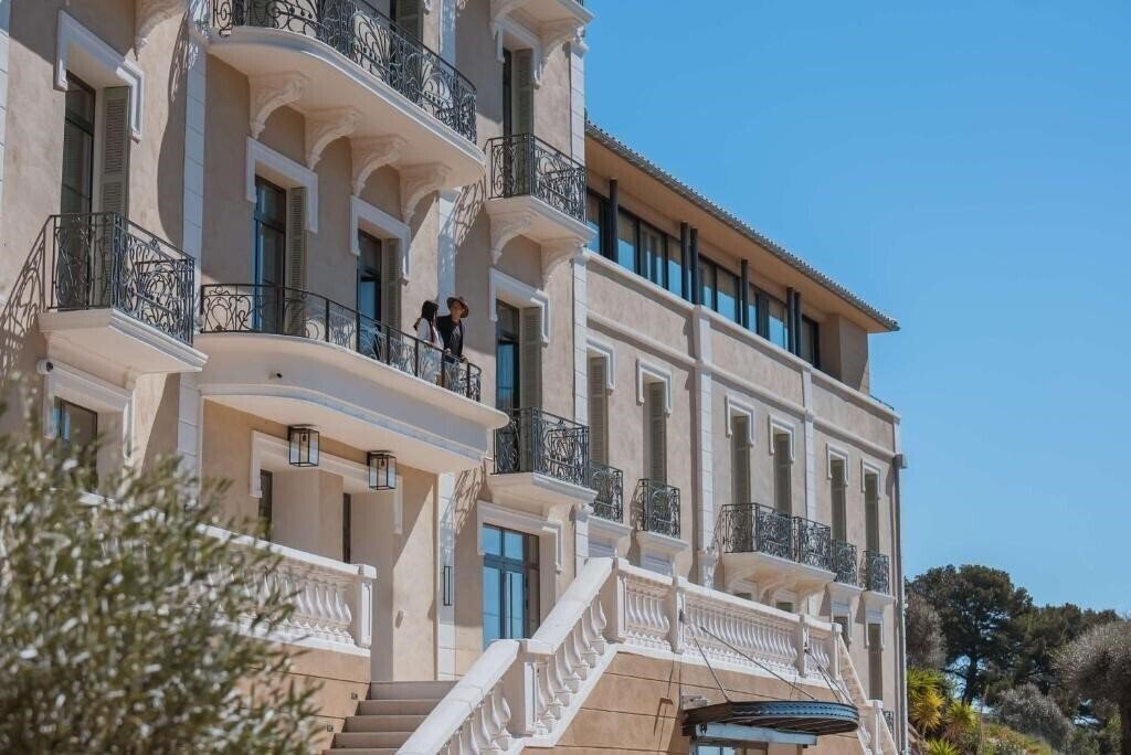 Отель Eden Rose Grand Hotel, BW Premier Collection 4*