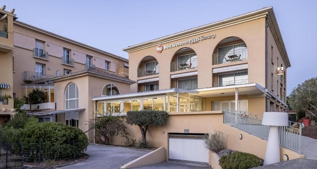 Готель Best Western Plus Sanary 4*