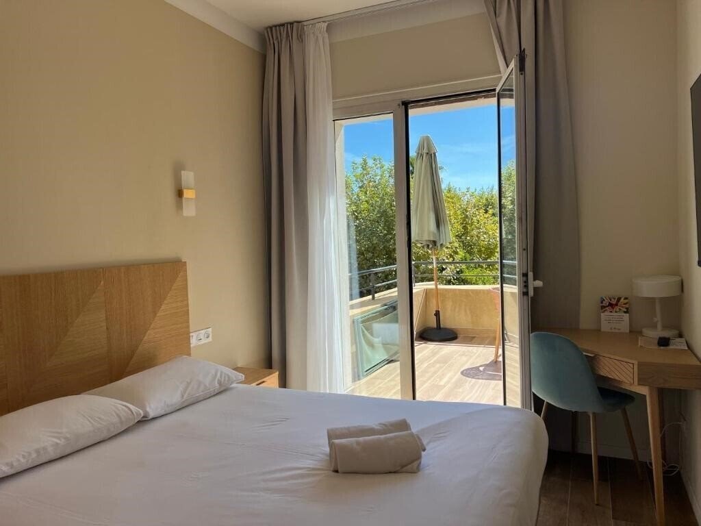 Готель Adonis Sanary Hotel des Bains 3*