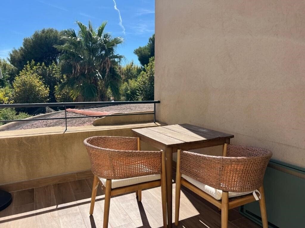 Картинка Adonis Sanary Hotel des Bains 3*