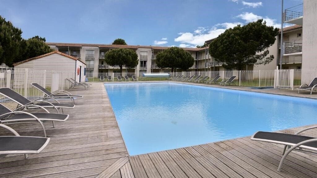 Готель Vacancéole - Le Domaine Du Chateau 3*