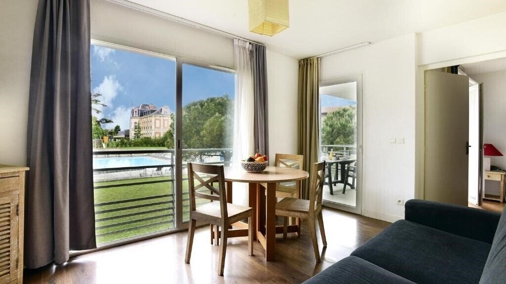 Картинка Vacancéole - Le Domaine Du Chateau 3*