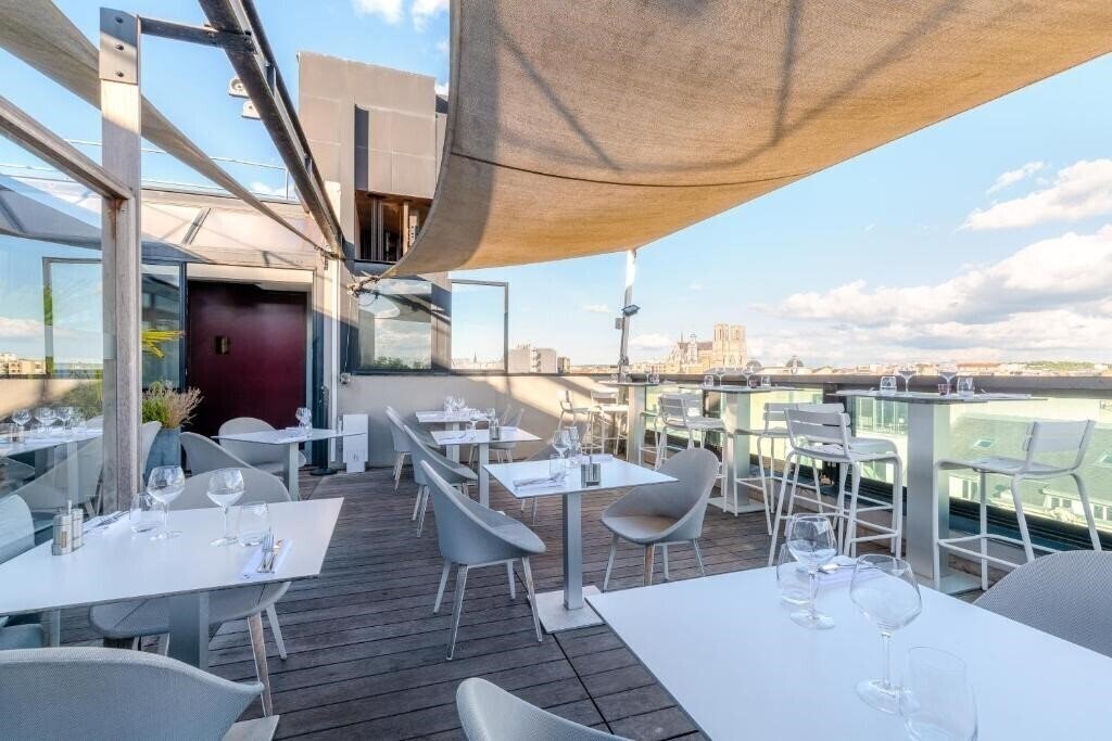 Отель Holiday Inn Reims Centre 4*