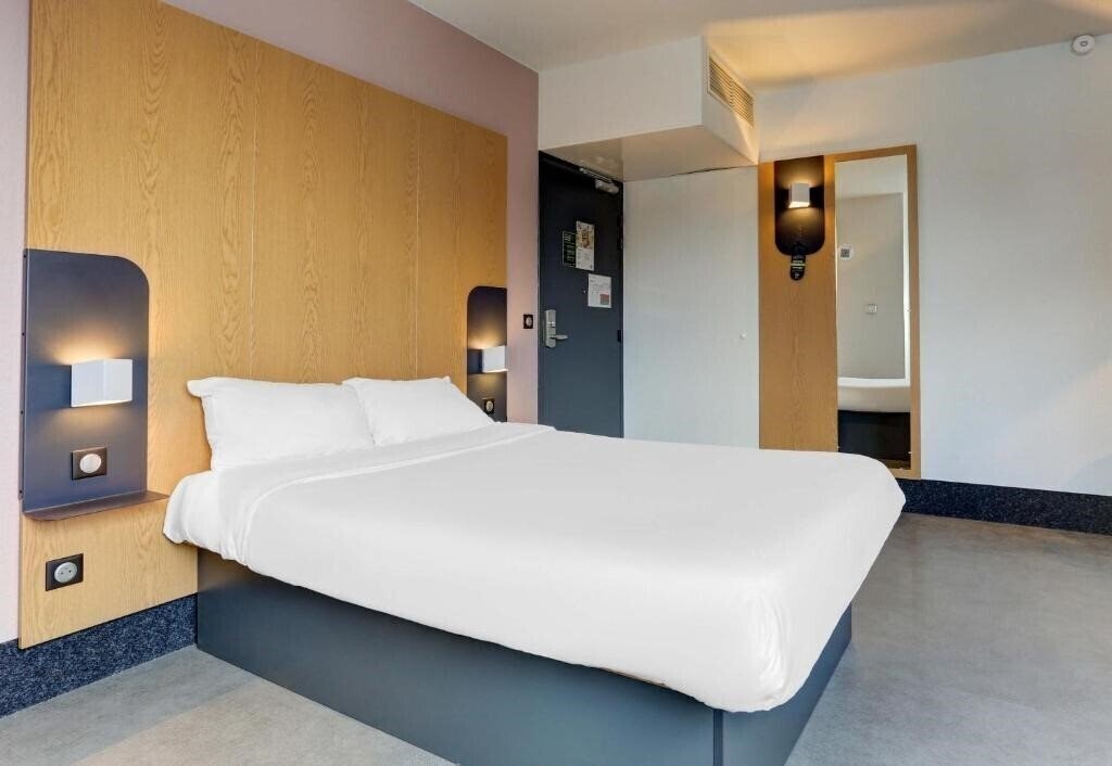 Фото B&B Hotel Reims Centre Gare 2*
