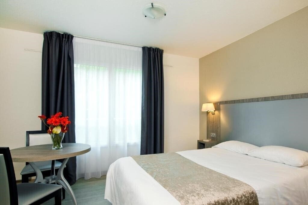 Отель Sejours & Affaires Reims Clairmarais 2*