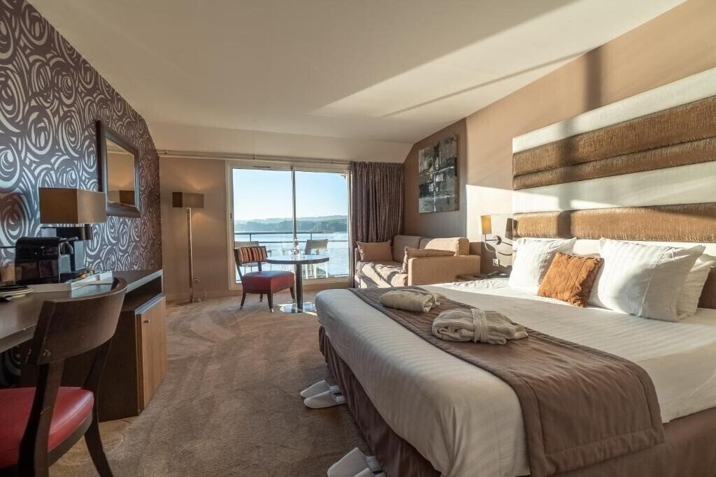 Фото Hotel du Golf de l'Ailette, The Originals Relais 4*