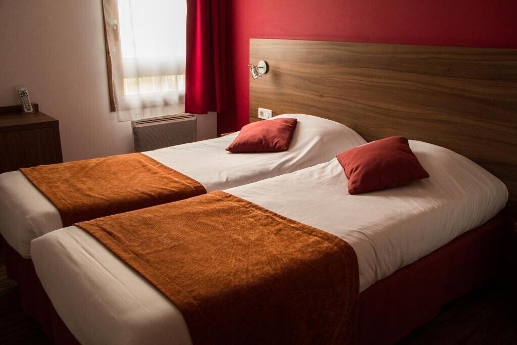 Фотографія Logis Hotel La Cle des Champs 3*