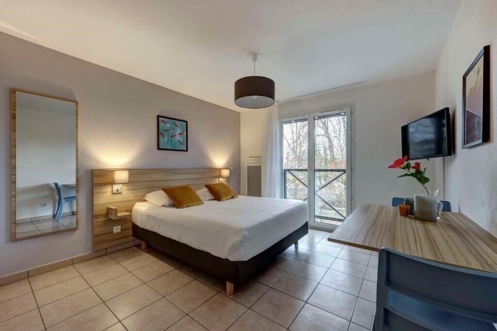 Отель Comfort Aparthotel Divonne L'Oree du Parc 3*