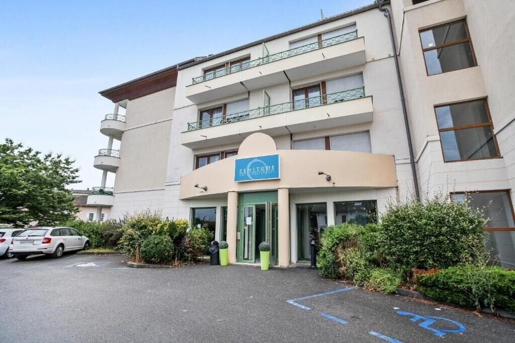 Отель Quality Aparthotel Divonne Portes de Geneve 4*