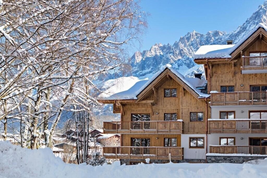 Готель MGM Hotels & Residences Chalets Elena 4*