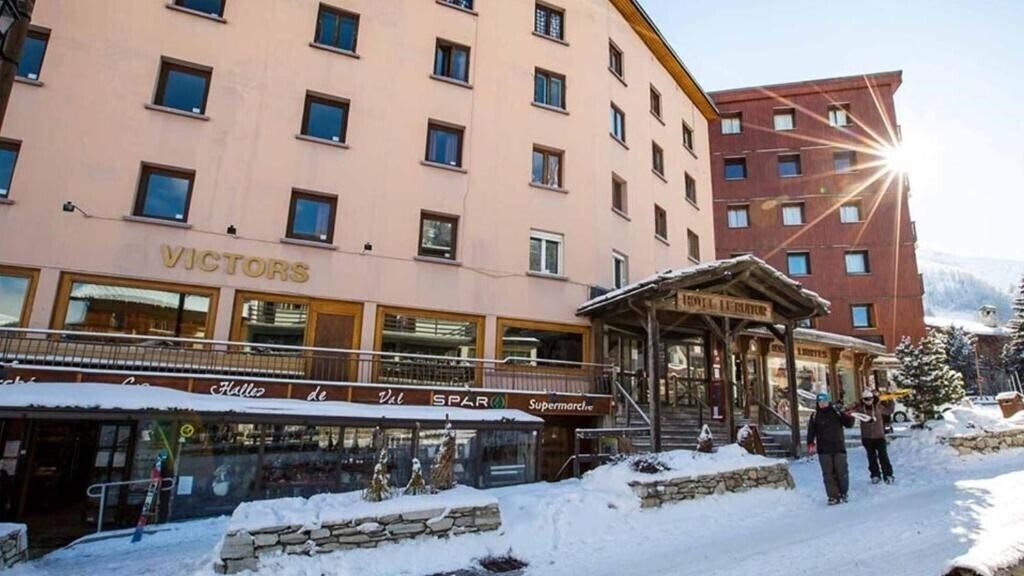 Фото Langley Hotel Victors 2*