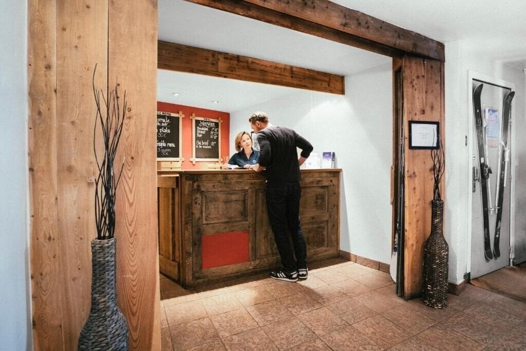 Фотографія Langley Hotel Victors 2*