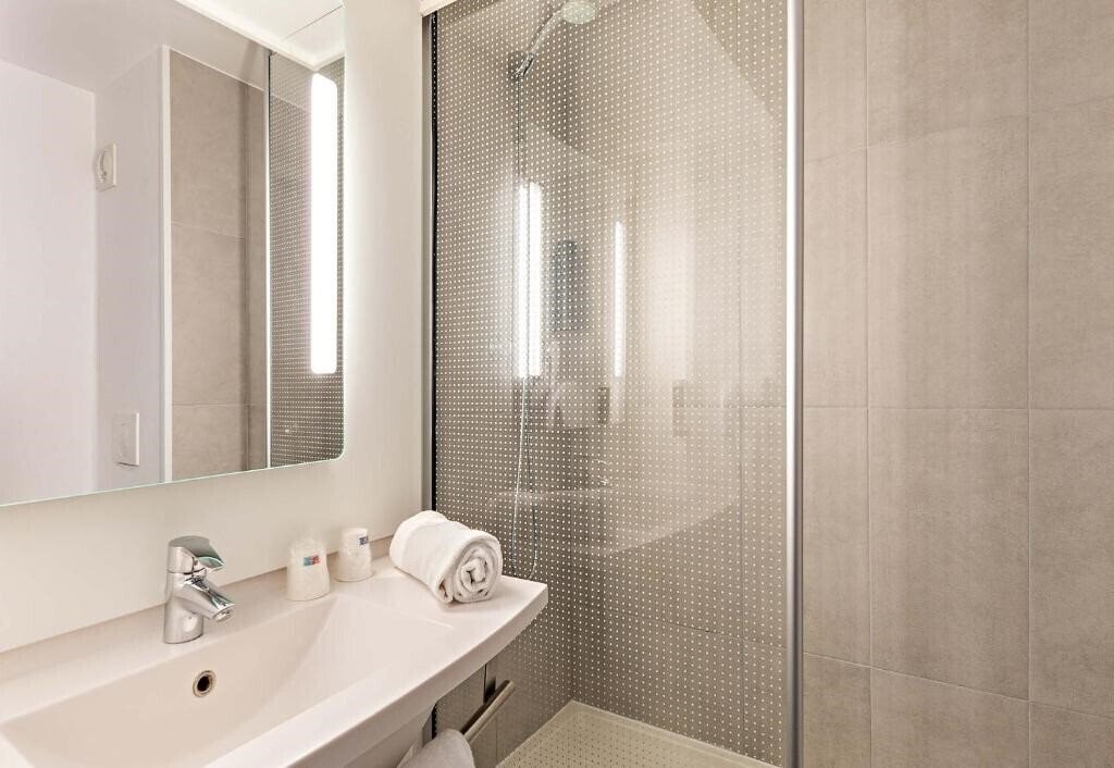 Фотография B&B Hotel Rouen Centre Rive Droite 3*