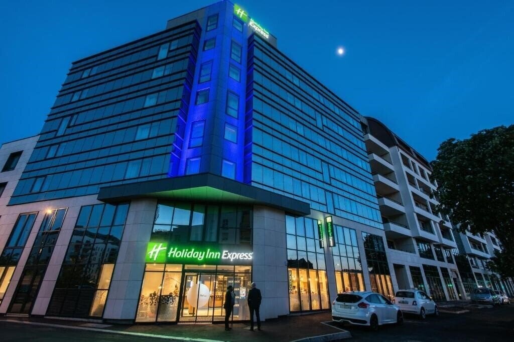 Отель Holiday Inn Express Rouen Centre Rive Gauche 3*